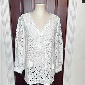 Chico's NWOT beautifully detailed White Eyelet tunic Blouse